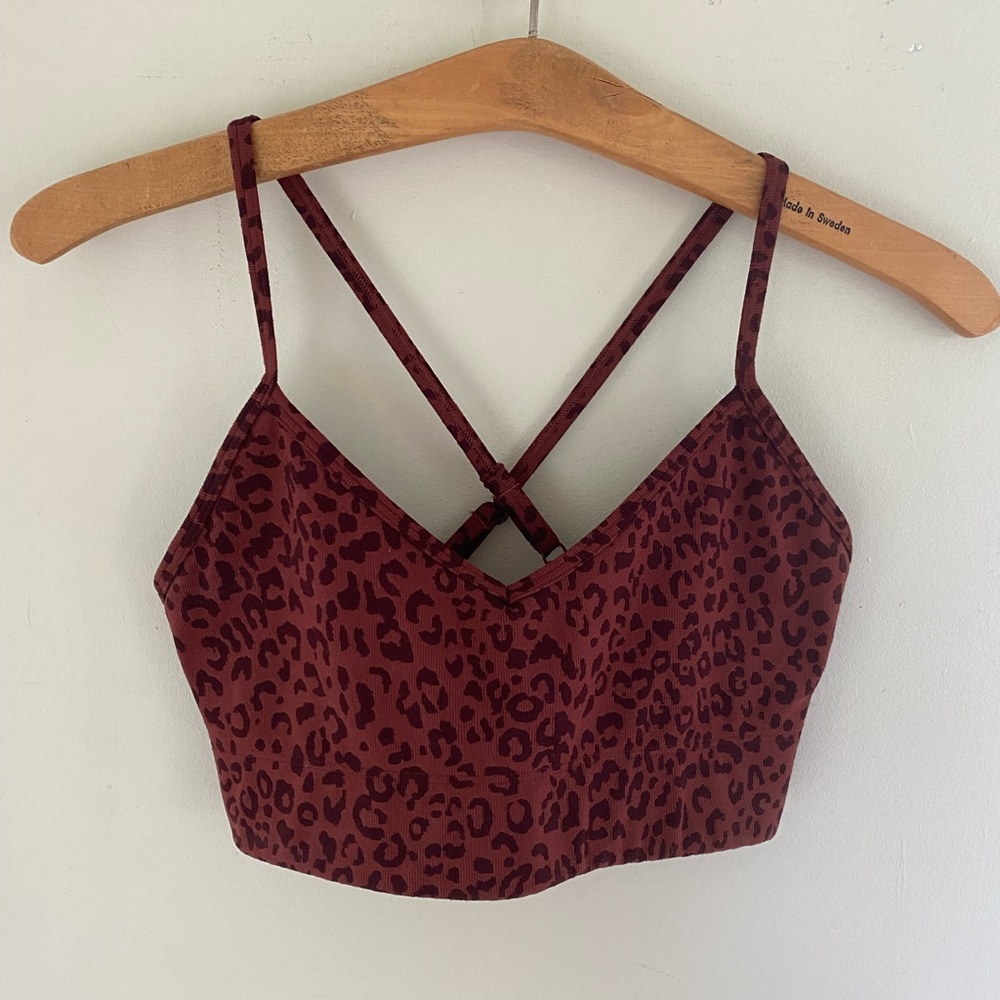 GapFit Blackout Technology Sports Bra